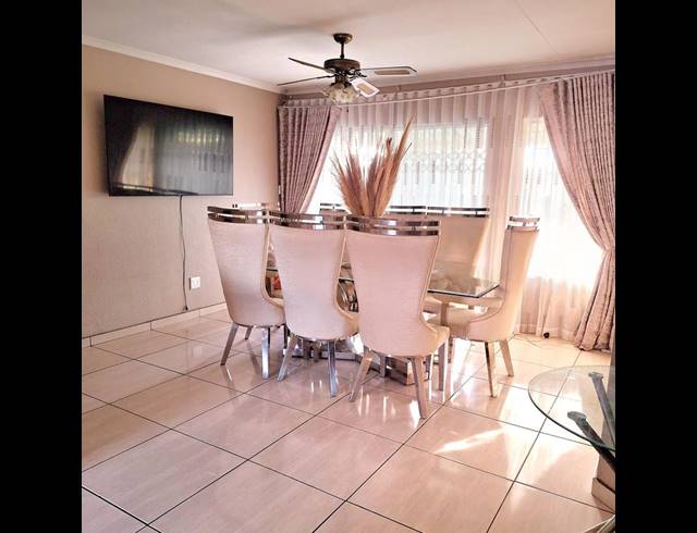 4 BEDROOM TOWNHOUSE FOR SALE IN BIRCHLEIGH